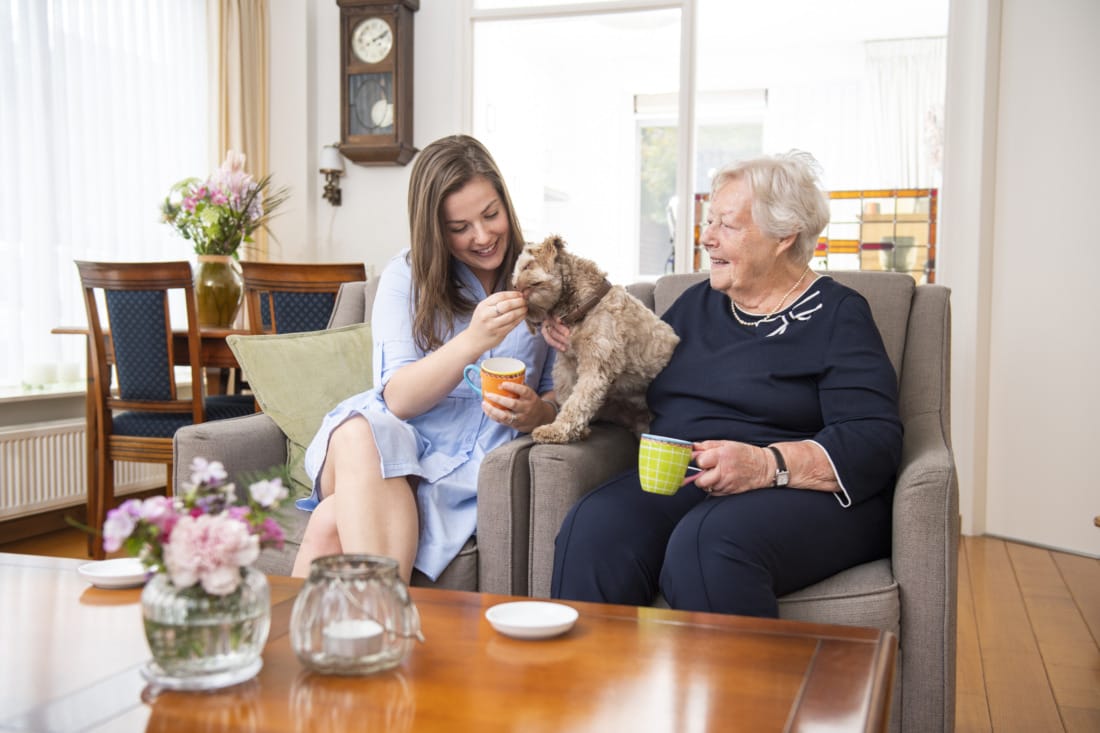 Evaluatiegesprek met de bewoner in eigen woonunit