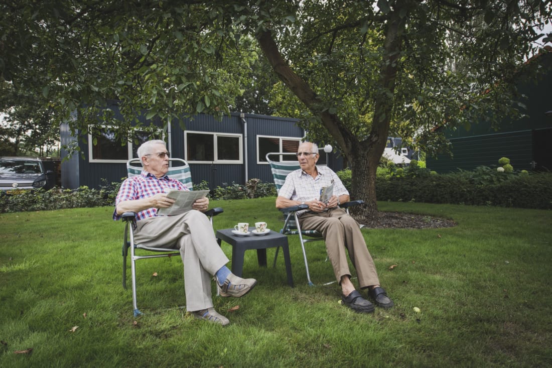 Echtpaar bij mantelzorgwoning