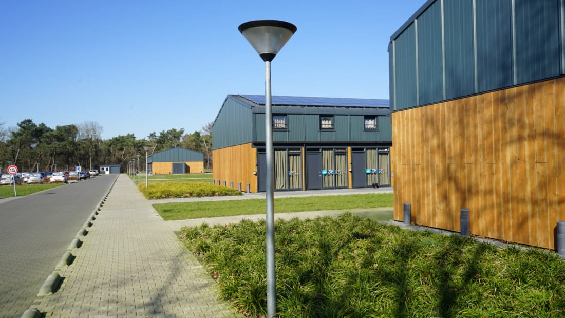 Gekochte woningen voor personeel die tegenover elkaar staan.