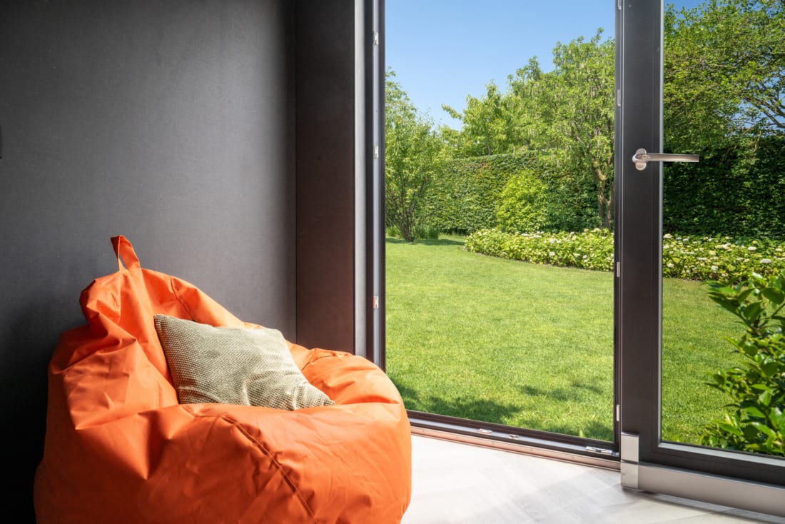Tuinkamer met uitzicht op tuin
