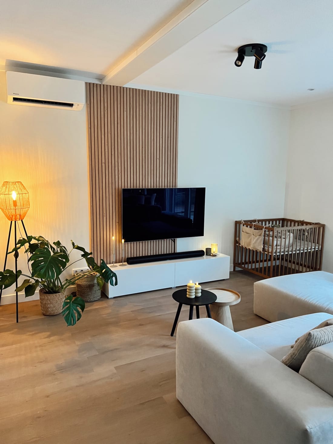 Luxe woonkamer in mantelzorgwoning