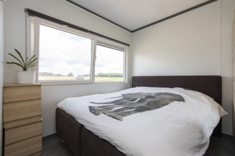 Ingerichte slaapkamer van woningtype C2.
