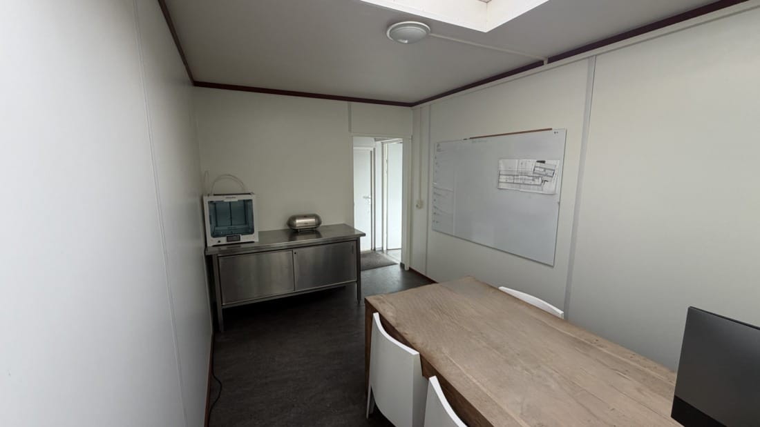 Eetkamer in tweedehands woonunit