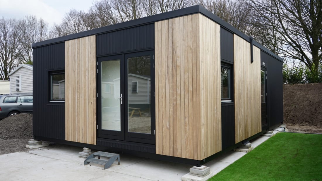 Flexwoning op maat gemaakt met houten gevel