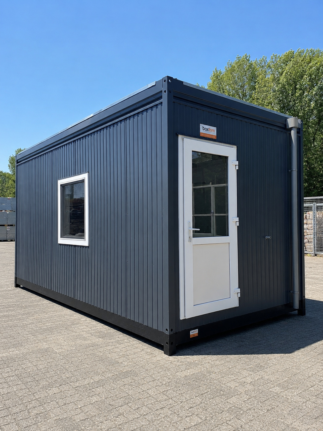 Voorkant en zijkant van woningtype ZK1, zorgkamer van Boxtom.