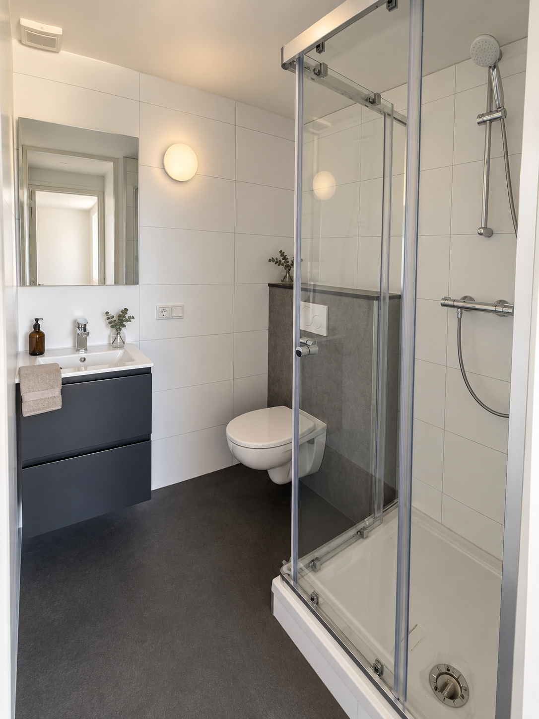 Luxe en praktische badkamer in Tiny House
