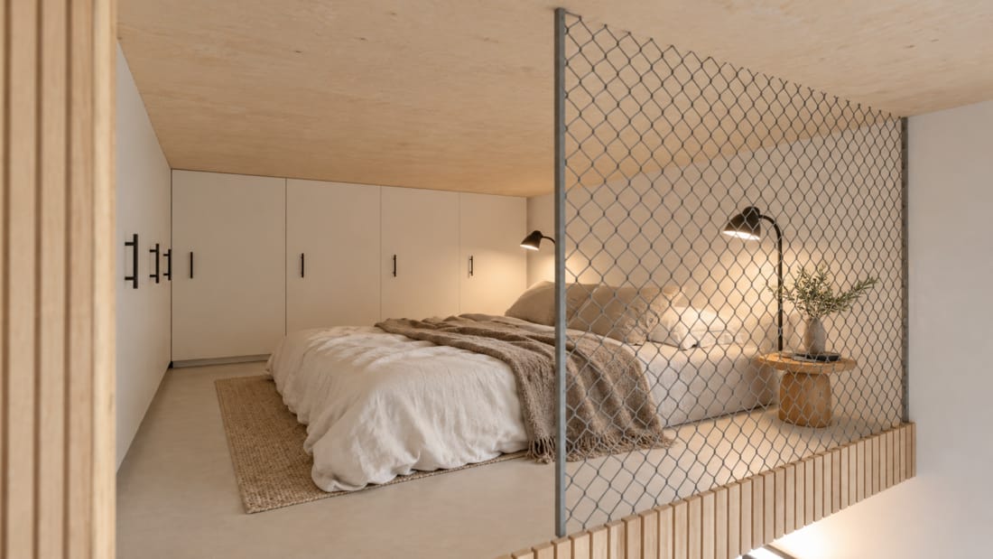 Slaapruimte in Tiny House met opbergruimte.